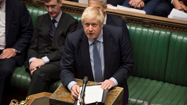 Oposición británica evalúa acciones legales contra Johnson si no retrasa el brexit
