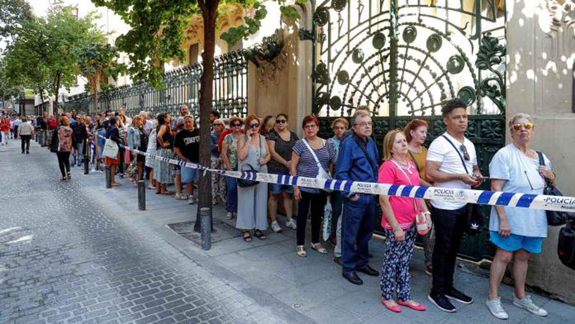 Restos de Camilo Sesto son velados en Madrid