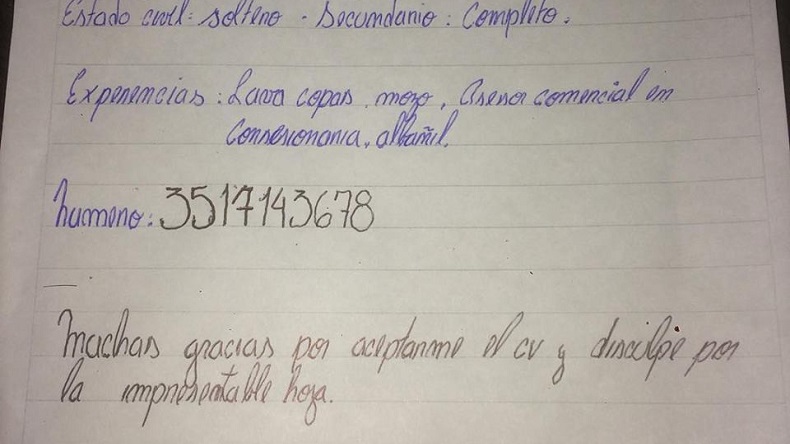 Sonríe joven que se viralizó y consiguió trabajo por su currículum a mano: Ya ascendió