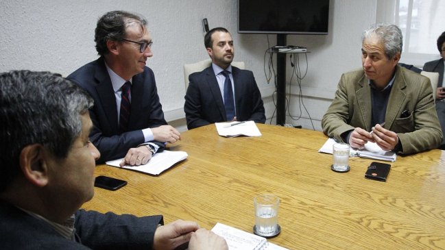 Primera reunión de la mesa técnica entre el Gobierno y el Colegio de Profesores