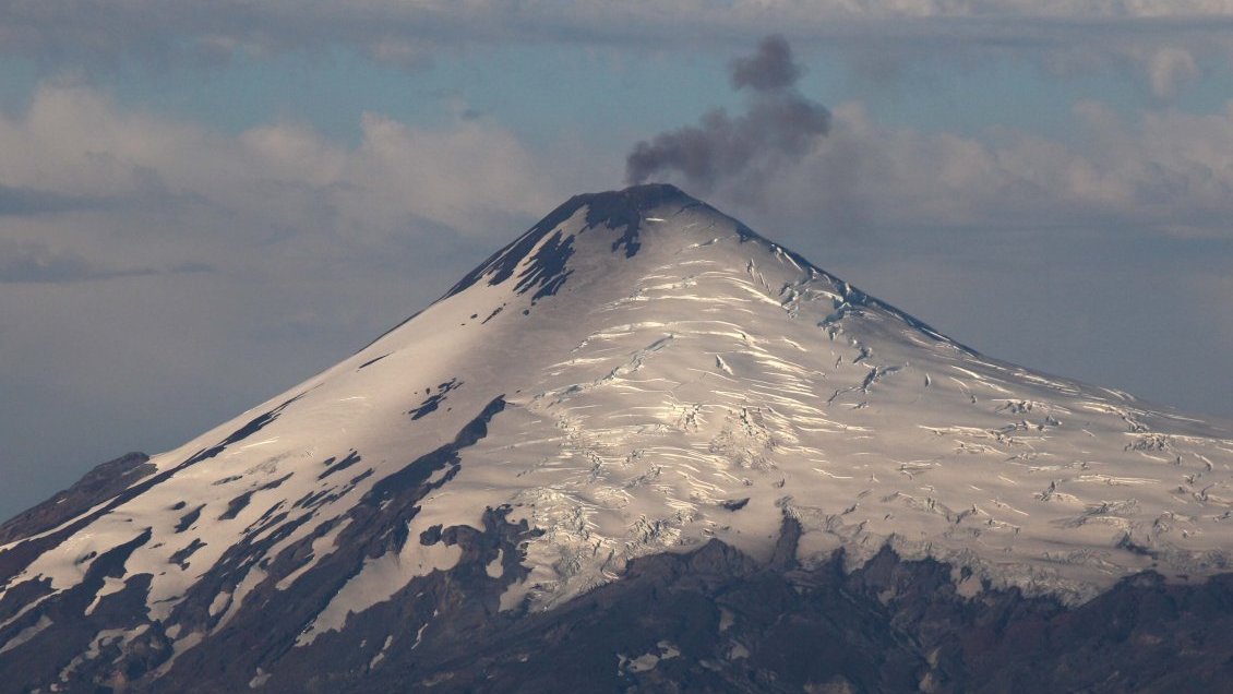 Volcán Villarrica: Autoridades redoblarán seguridad de cara a las Fiestas Patrias