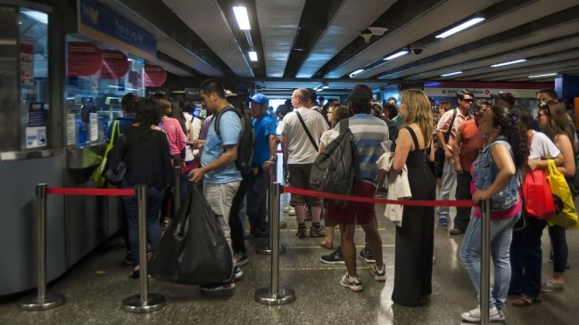 Cerca de 400 cajeros del Metro inician huelga este miércoles