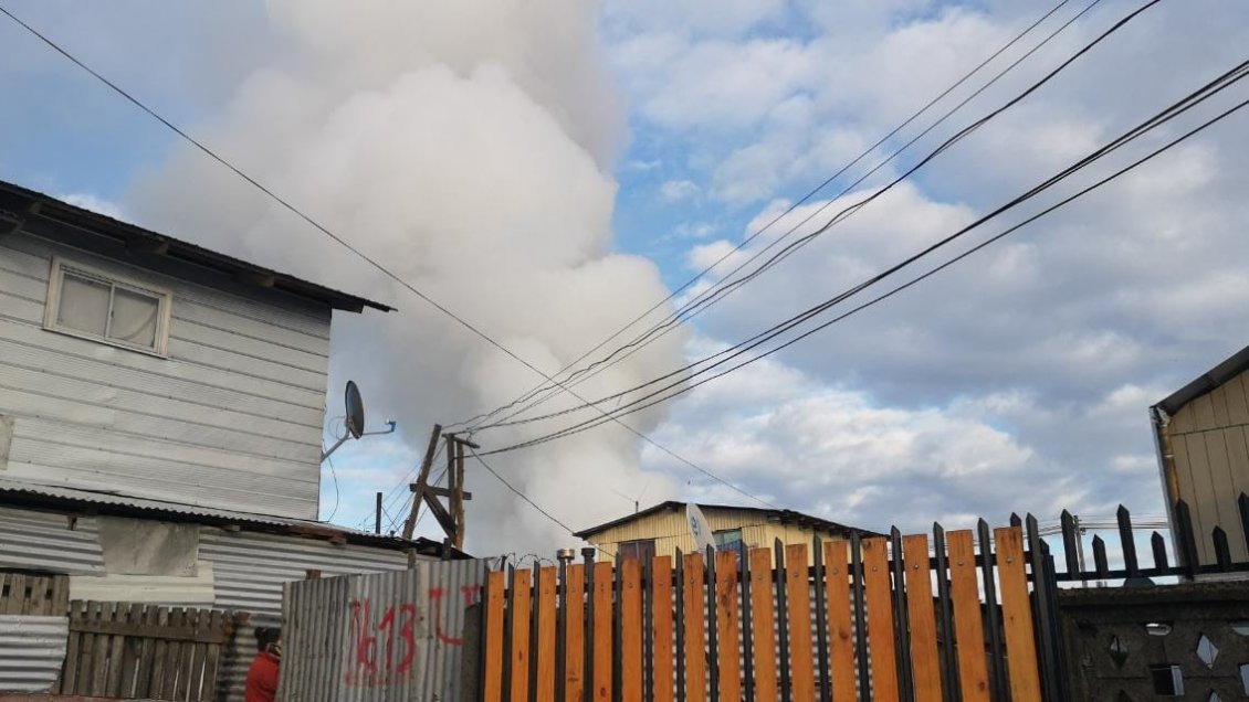Tres damnificados dejó incendio en campamento de Puerto Montt