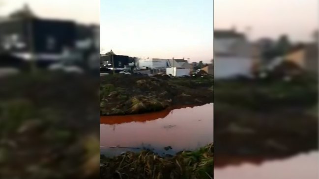 Emergencia ambiental en Concepción: Derrame de miles de litros de pintura alcanzó al canal Ifarle