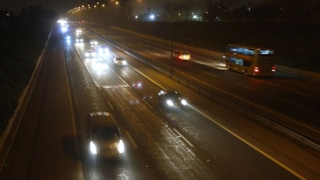 Triple colisión por alcance deja dos lesionados en Vespucio Sur