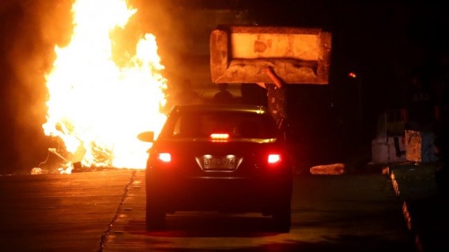 Desconocidos encendieron barricadas en ingreso a Temuco