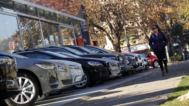 Venta de automóviles nuevos sufrió una fuerte baja en agosto