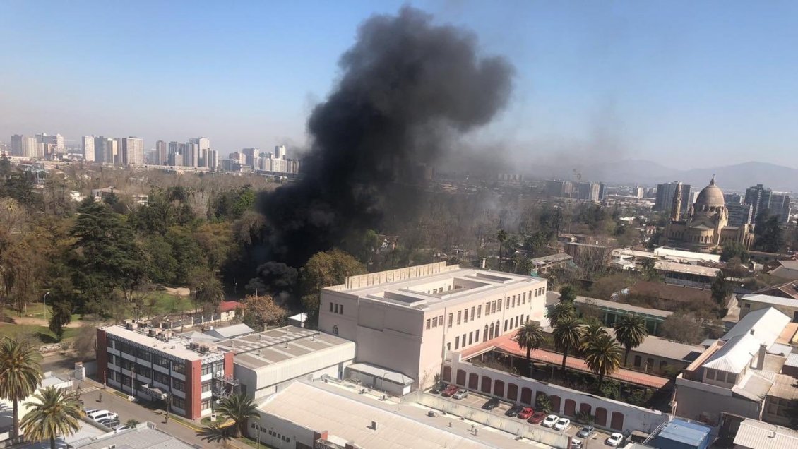 Incidentes cerca del INBA terminaron con bus quemado