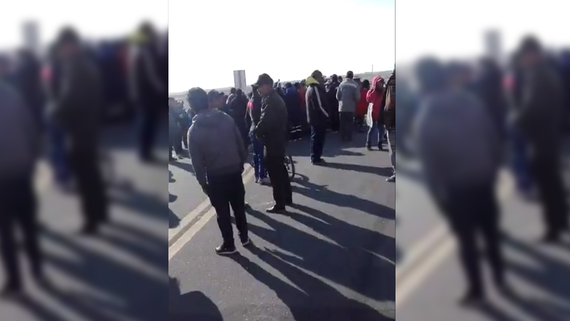 Cientos de turistas varados en Uyuni por bloqueos debido a conflicto político