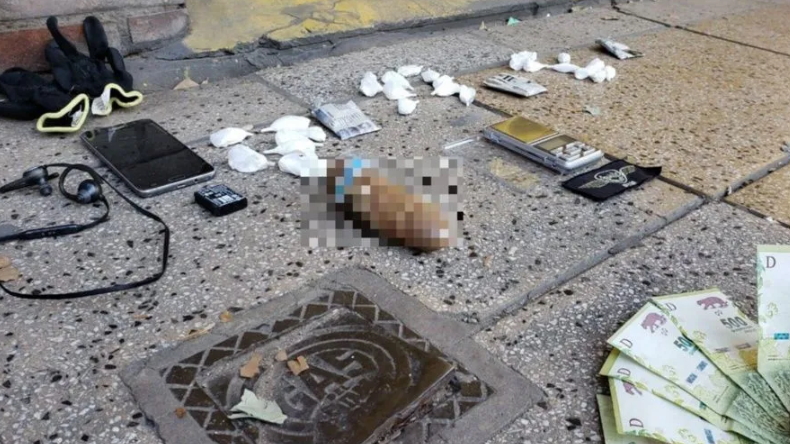 Desbaratan banda narco que escondía cocaína en penes de adorno en Argentina