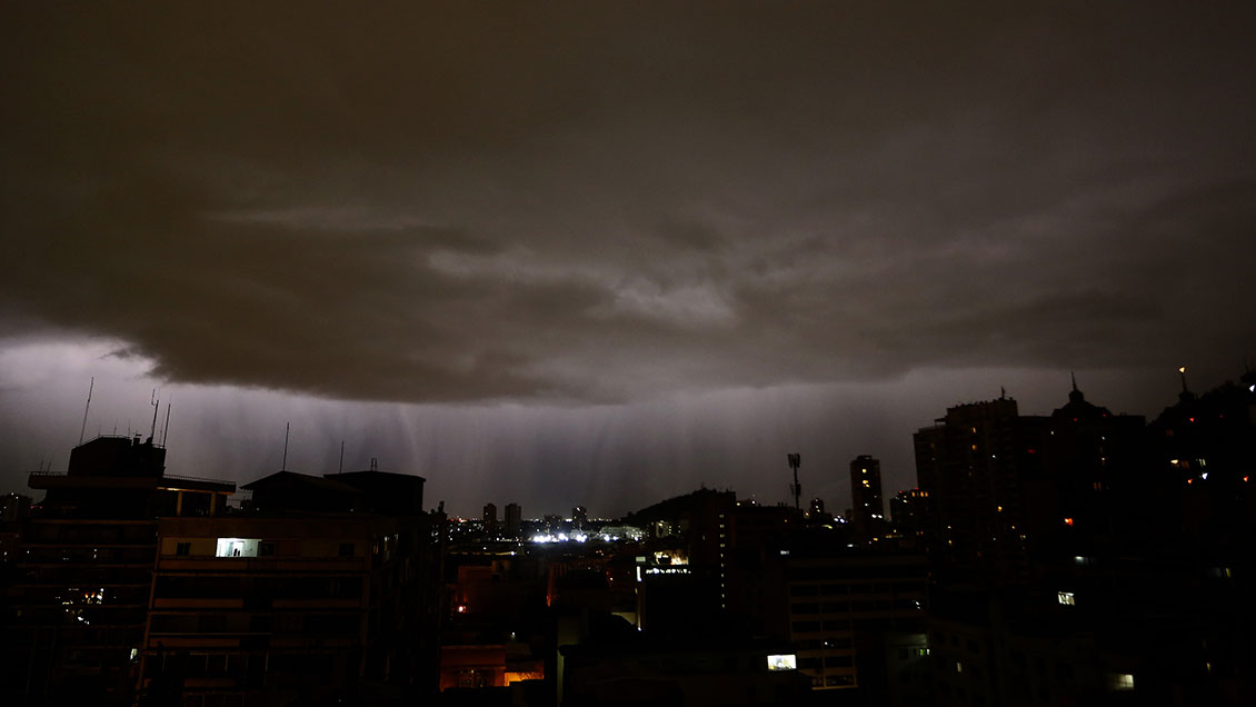 Meteorología pronosticó tormentas eléctricas entre regiones Metropolitana y Los Ríos