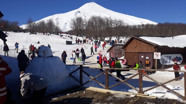 Fiestas patrias: Bajó la reserva hotelera en Pucón por actividad del Volcán Villarica