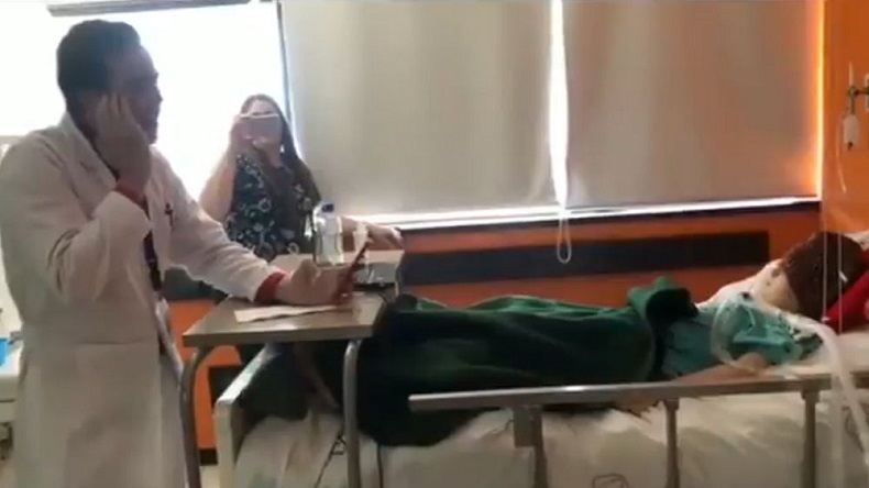 Médico le cantó a un niño hospitalizado y se volvió viral