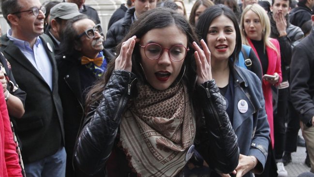 Diputadas Vallejo y Cariola insisten con 