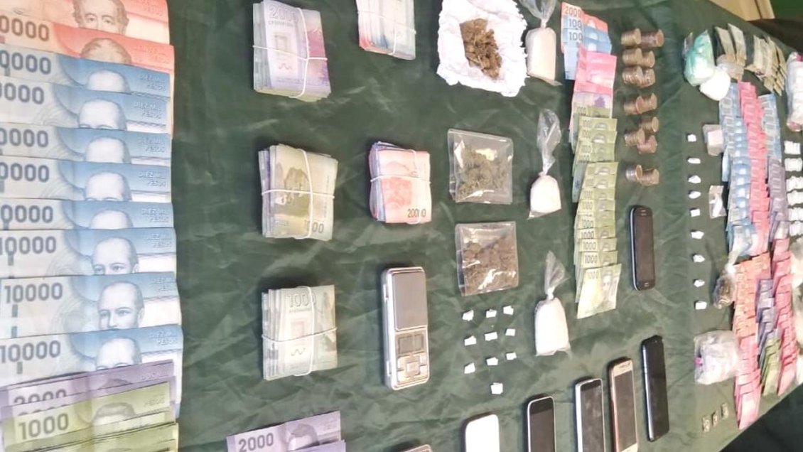 Antofagasta: Allanamientos en cinco poblaciones dejan 12 detenidos y 10 mil dosis de droga incautadas