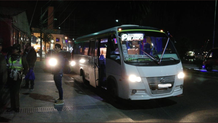 Detectan a dos micreros conduciendo con cocaína en Valparaíso