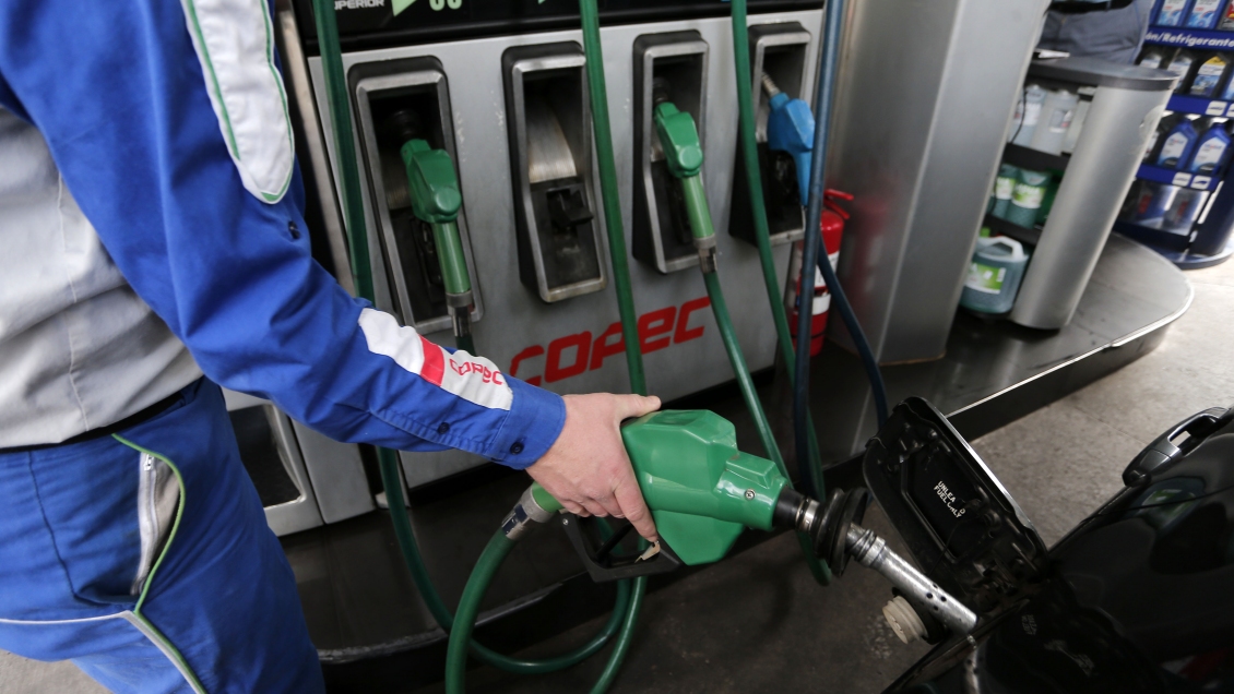 Bencinas tendrán una inoportuna alza dieciochera