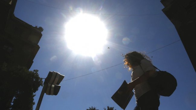 Meteorología prevé niveles altos de radiación UV en buena parte de Chile este 