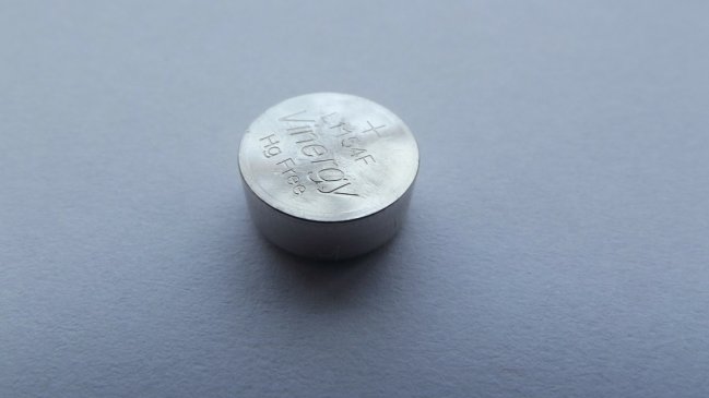 Niña sufrió la perforación de su garganta al tragar una pila de reloj