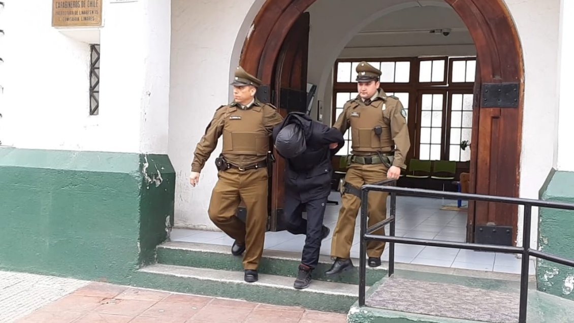 Transeúnte logró frustrar el robo de un automóvil en Linares