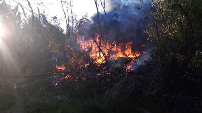 Incendio afecta a ladera del Cerro San Cristóbal en Providencia