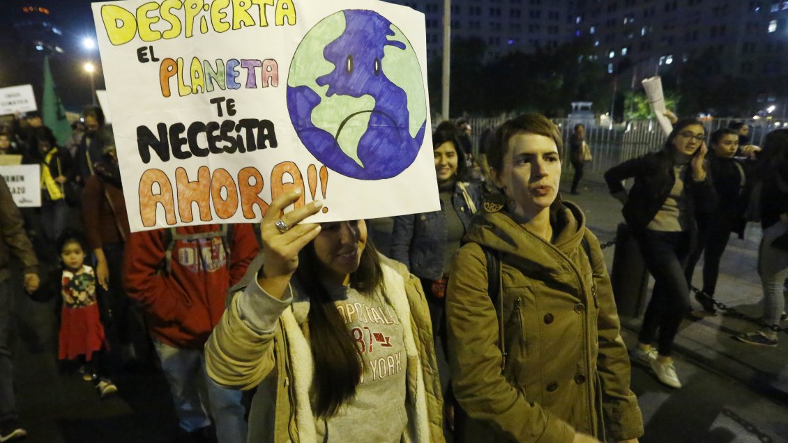 Marcha contra el cambio climático se realizó en el centro de Santiago