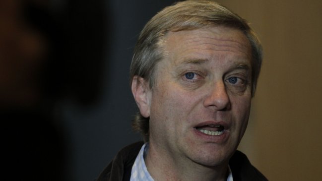 Historiador español sindicó a Kast como principal figura del pinochetismo