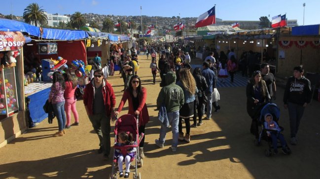 Balean a joven al interior de las fondas del parque Alejo Barrios de Valparaíso