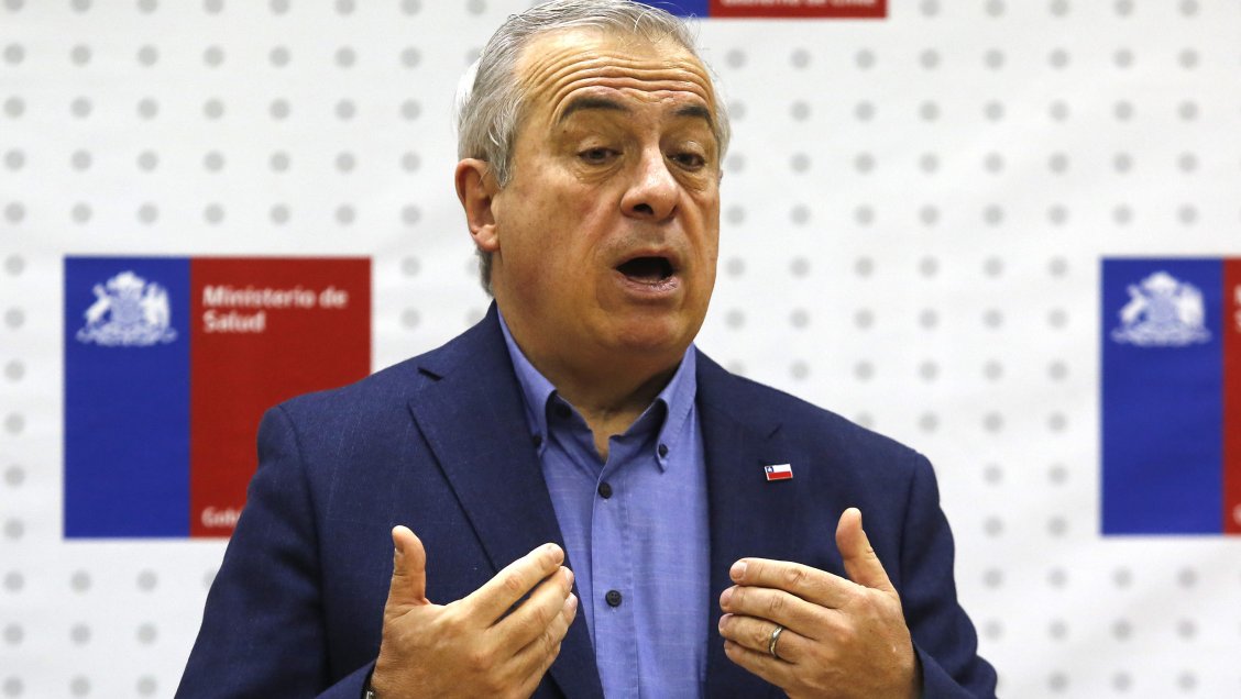 Ministro Mañalich defendió su controversial propuesta de 