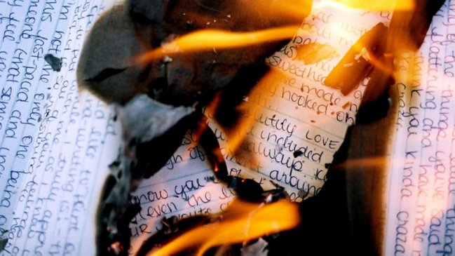 Mujer incendió su departamento cuando quemaba las cartas de amor de su ex