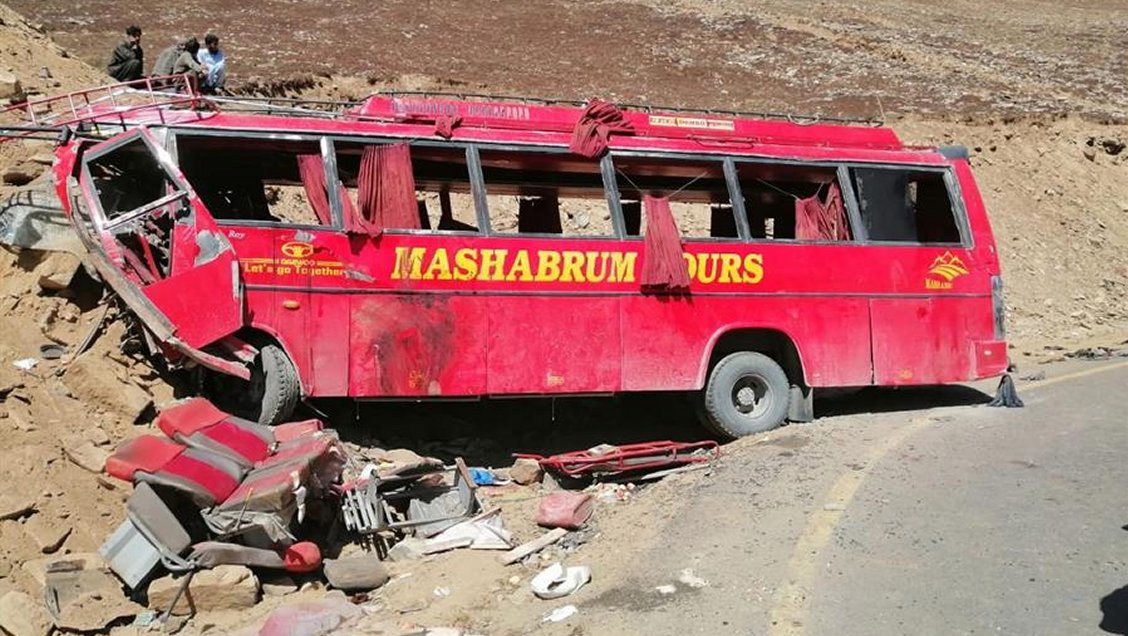 Al menos 26 muertos en accidente de bus en Pakistán