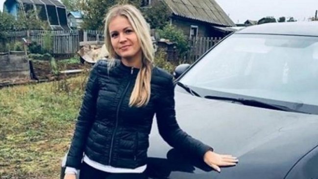 Joven falleció electrocutada mientras ocupaba su celular en la bañera