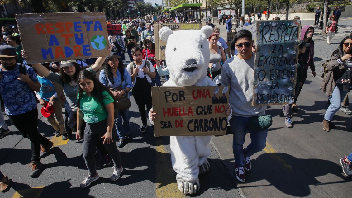 Convocan a nueva marcha contra el cambio climático en Santiago
