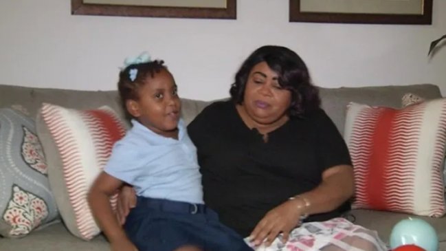 Niña de seis años fue esposada y detenida por una pataleta