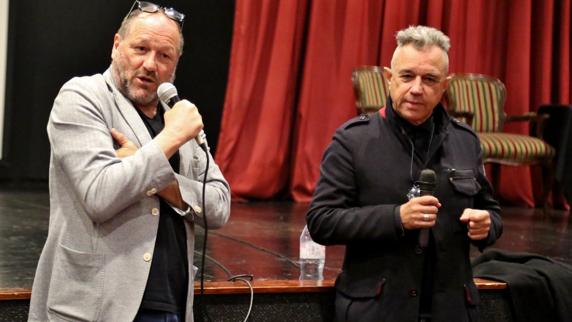 Cineasta francés que grabó película hace más de 20 años en Tarapacá realizó conversatorio en Iquique