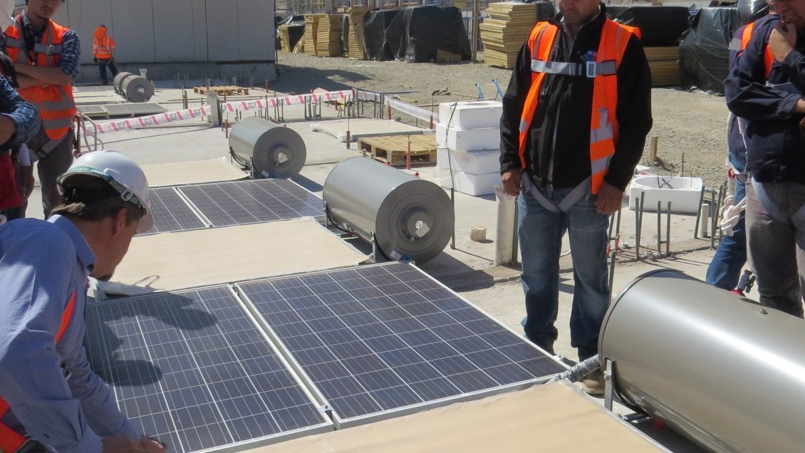 Instalarán sistemas solares térmicos en 250 viviendas vulnerables de Ñuble