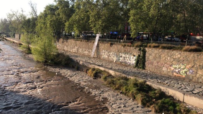 Encuentran cadáver en el Río Mapocho