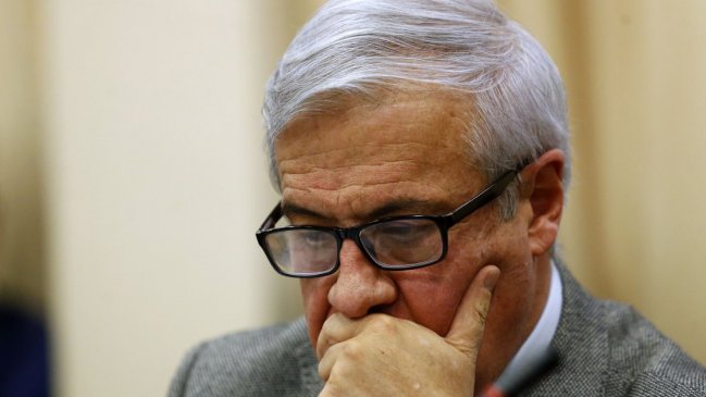 Pediatras replican a Mañalich: Decisión de no vacunarse pone en riesgo a la población susceptible