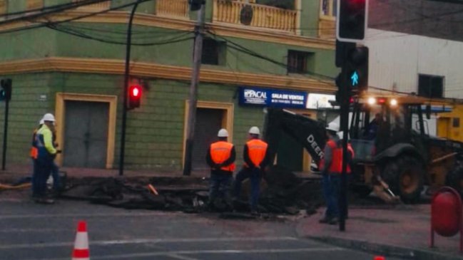Rotura de matriz obligó corte de agua que afecta a más de mil clientes en Antofagasta