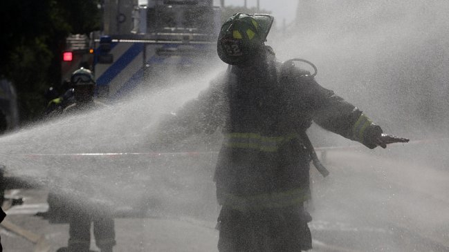 Bomberos de Ñuñoa restringe uso de agua potable por sequía