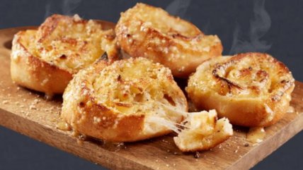 Cadena de pizza busca a un catador de palitos de ajo y ofrece buena paga