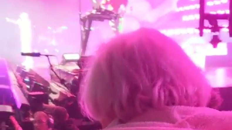 Abuelita de 95 años se viralizó perreando en concierto de J Balvin