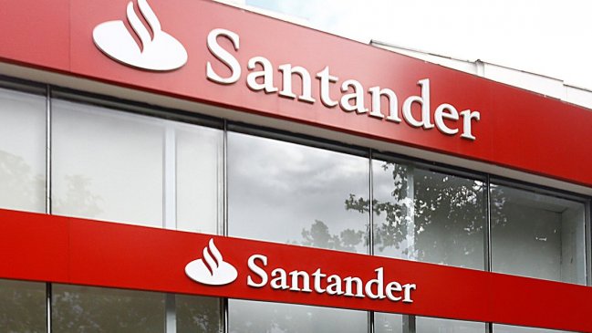 Banco Santander compensará a clientes con hasta 1,4 millones por cobros indebidos
