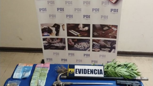 Hermanos amenazaban con armas a vecinos para vender drogas en plaza de Peumo