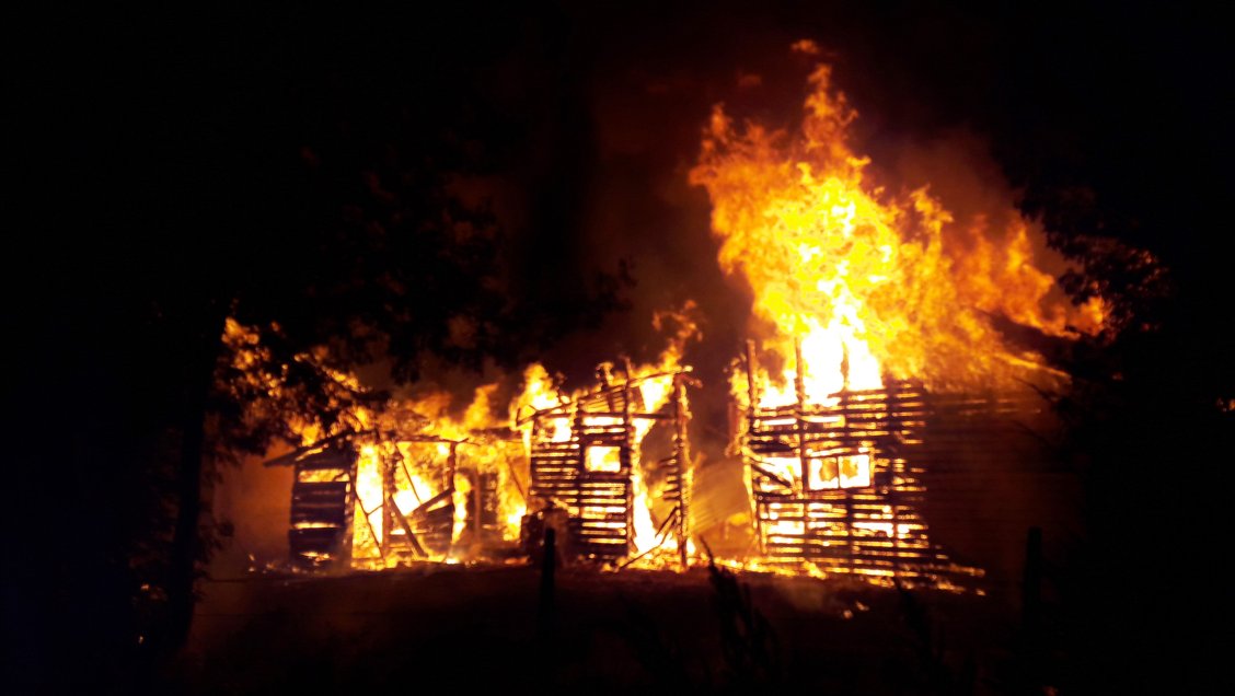 Investigan incendio que consumió inmueble en Cañete