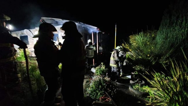Un fallecido dejó incendio que consumió una vivienda en Calbuco
