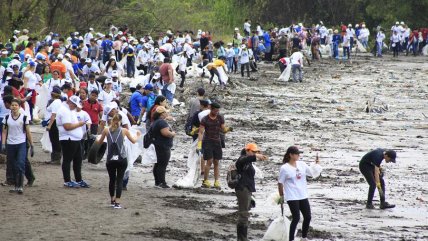  Panameños recolectaron basura de las costas para proteger los mares  
