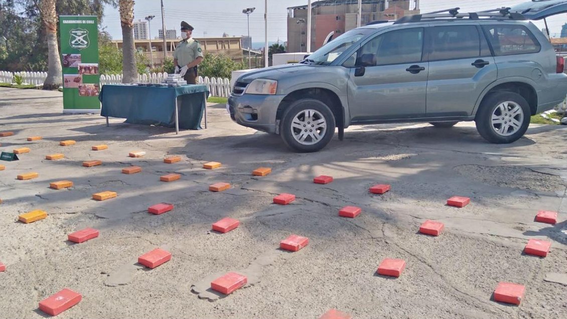 Pareja fue detenida con casi 100 kilos de droga y su guagua enviada al Sename