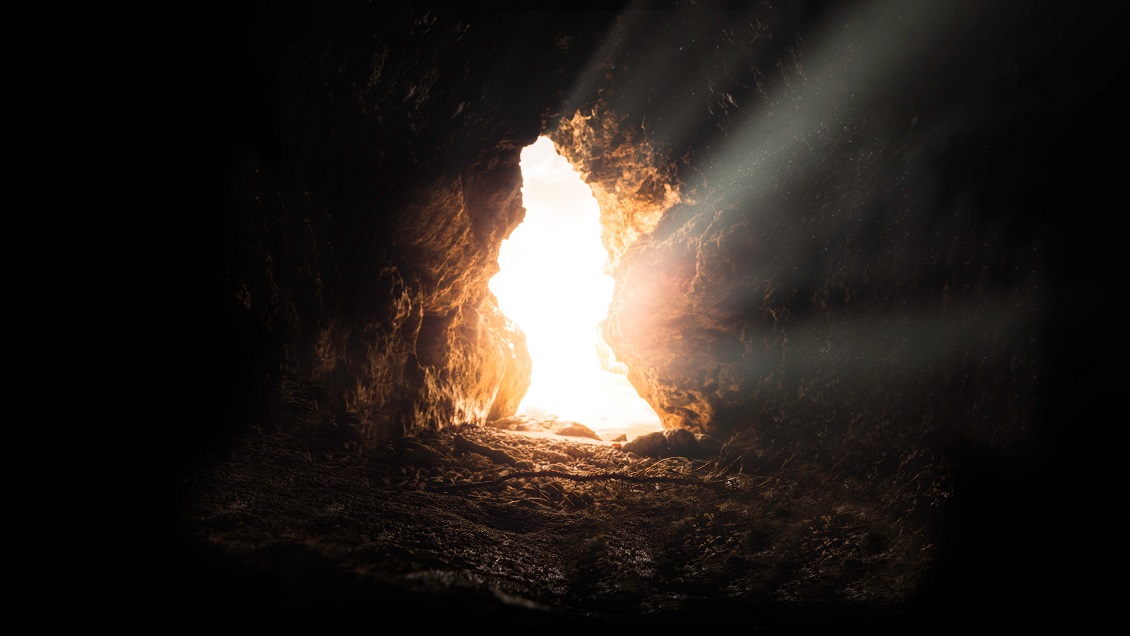 Hombre estuvo prófugo por 17 años y un dron lo encontró viviendo en una cueva