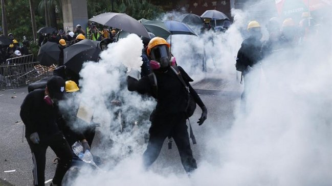 Prensa local asegura que un manifestante fue herido a bala en Hong Kong